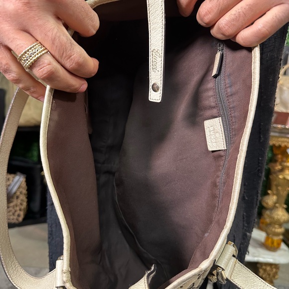 Gucci Abbey Guccissima Monogram Medium Shoulder Bag in Tan Cream - Picture 11 of 17